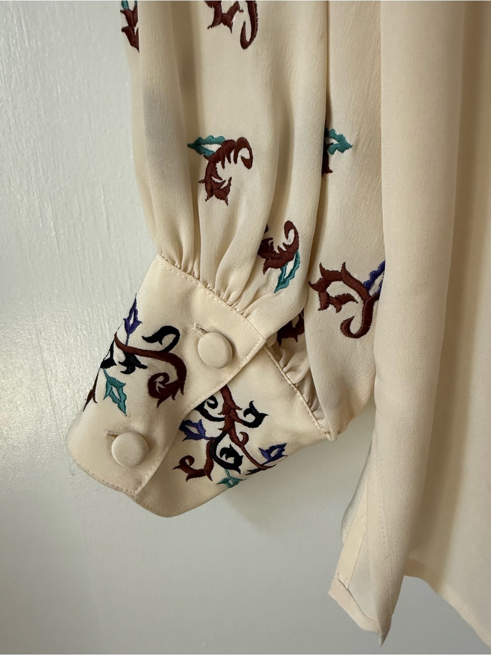 100% Silk Diane von Furstenberg Vine Embroidered Button Down Blouse in Cream - Picture 11 of 13